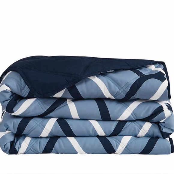 Reversible Down Alternative King Size Blanket NEW
